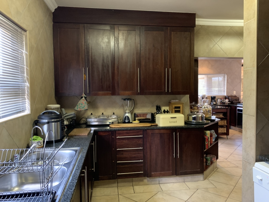 5 Bedroom Property for Sale in Birdwood Estate North West